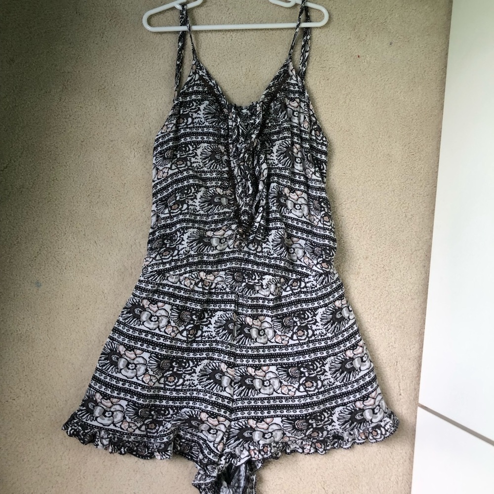 AEO patterned romper - Picture 2 of 7